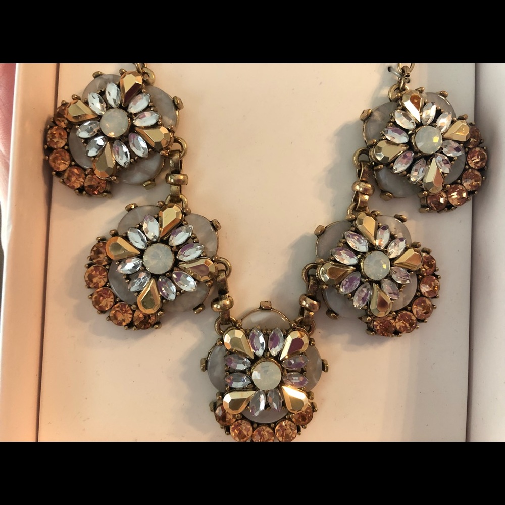 Necklace and earring set